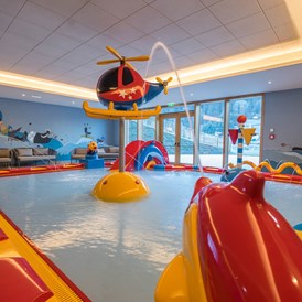 Kinderhotel: Kinderschwimmbecken - Familux Resort Dachsteinkönig