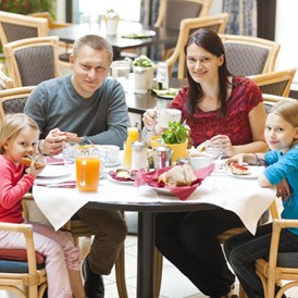 Kinderhotel: Frühstück im Restaurant "Wintergarten" - Feldberger Hof