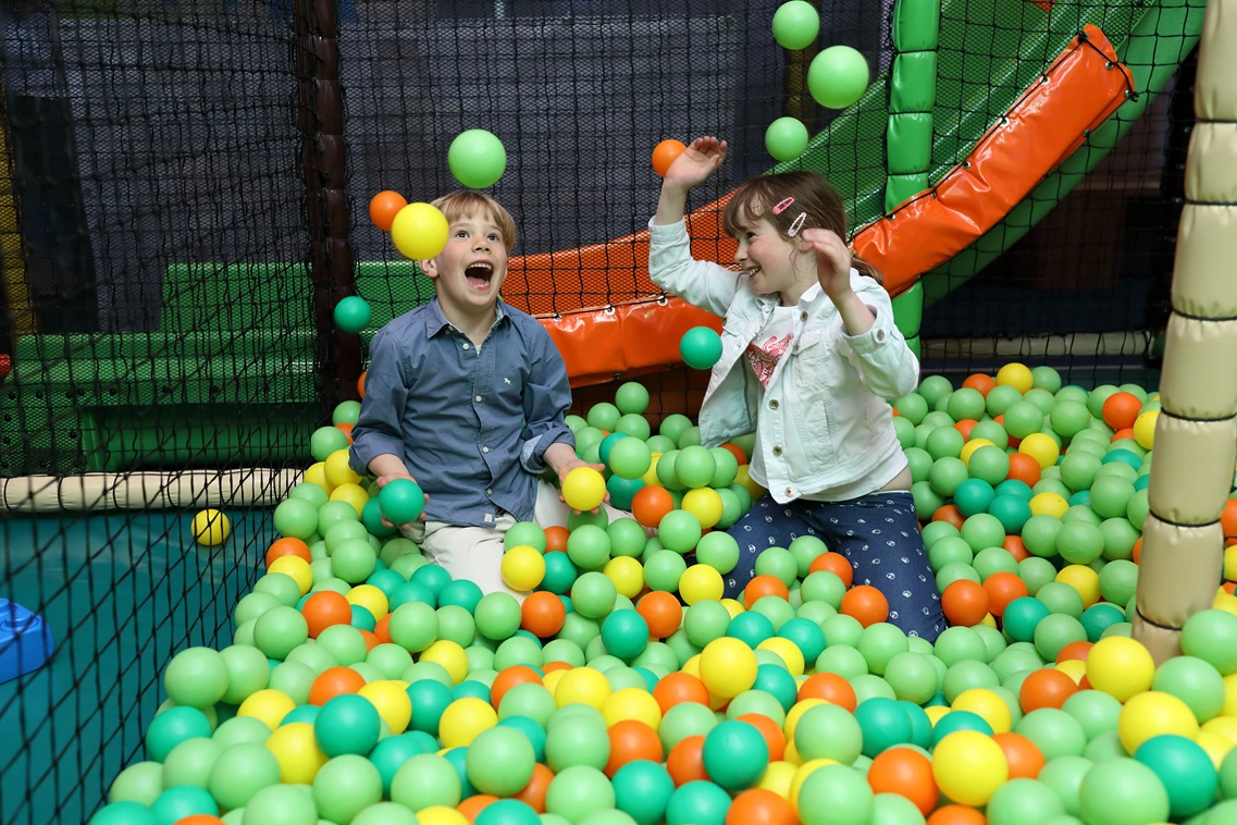 Kinderhotel: Kinder-Softplay-Anlage in der Indoor-Sporthalle Fundorena - Feldberger Hof