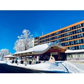 Kinderhotel - Hotelauffahrt-Winter
 - Feldberger Hof