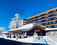 Kinderhotel: Hotelauffahrt-Winter
 - Feldberger Hof
