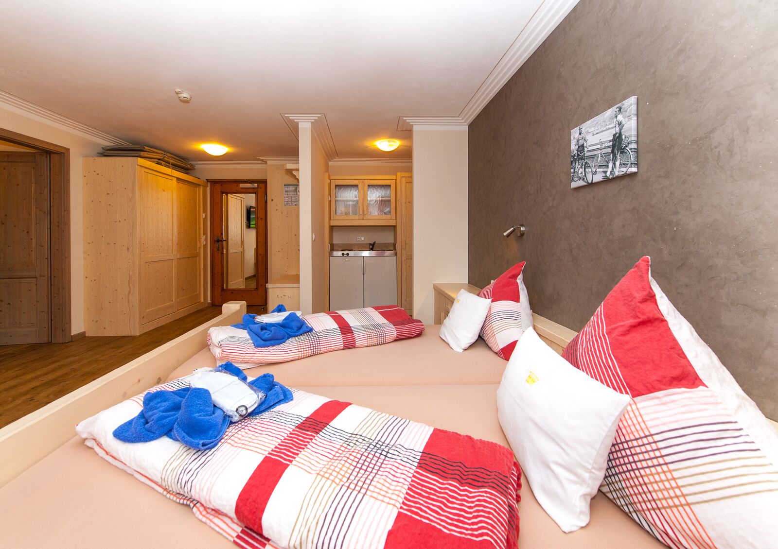 Du-Familotel Krone Zimmerkategorien Familienappartement Buchelalp Stube