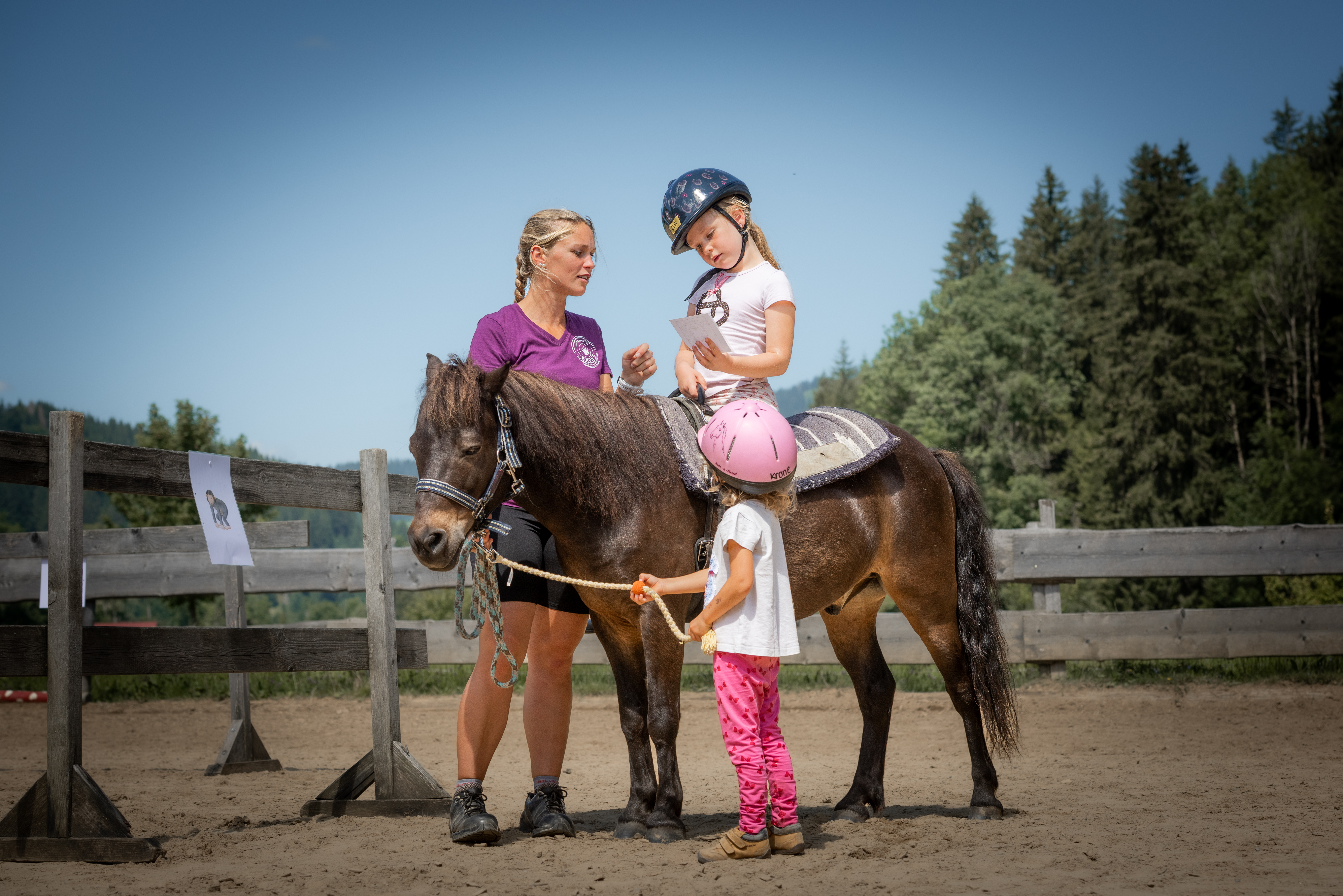 Kinderhotel: Pony-Hippolini-Reiten - Du-Familotel Krone - Spielen | Entdecken