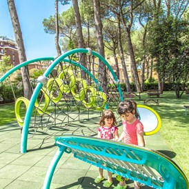 Kinderhotel: Fabilia Family Resort Milano Marittima - Spielplatz - Fabilia Family Resort Milano Marittima