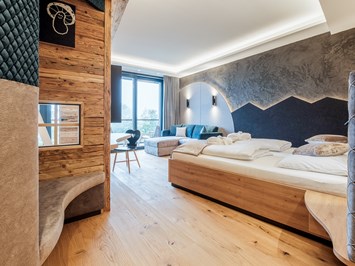 Familotel Allgäuer Berghof Zimmerkategorien Familien-Suiten | 2-Raum mit Balkon und Parkett