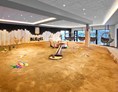 Kinderhotel: Sandburgen bauen im Indoor-Sandkasten Buddel - Familotel Allgäuer Berghof