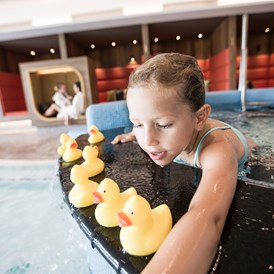 Kinderhotel: Kleinkind-Badelandschaft im Hotel-Schwimmbad - Familotel Allgäuer Berghof