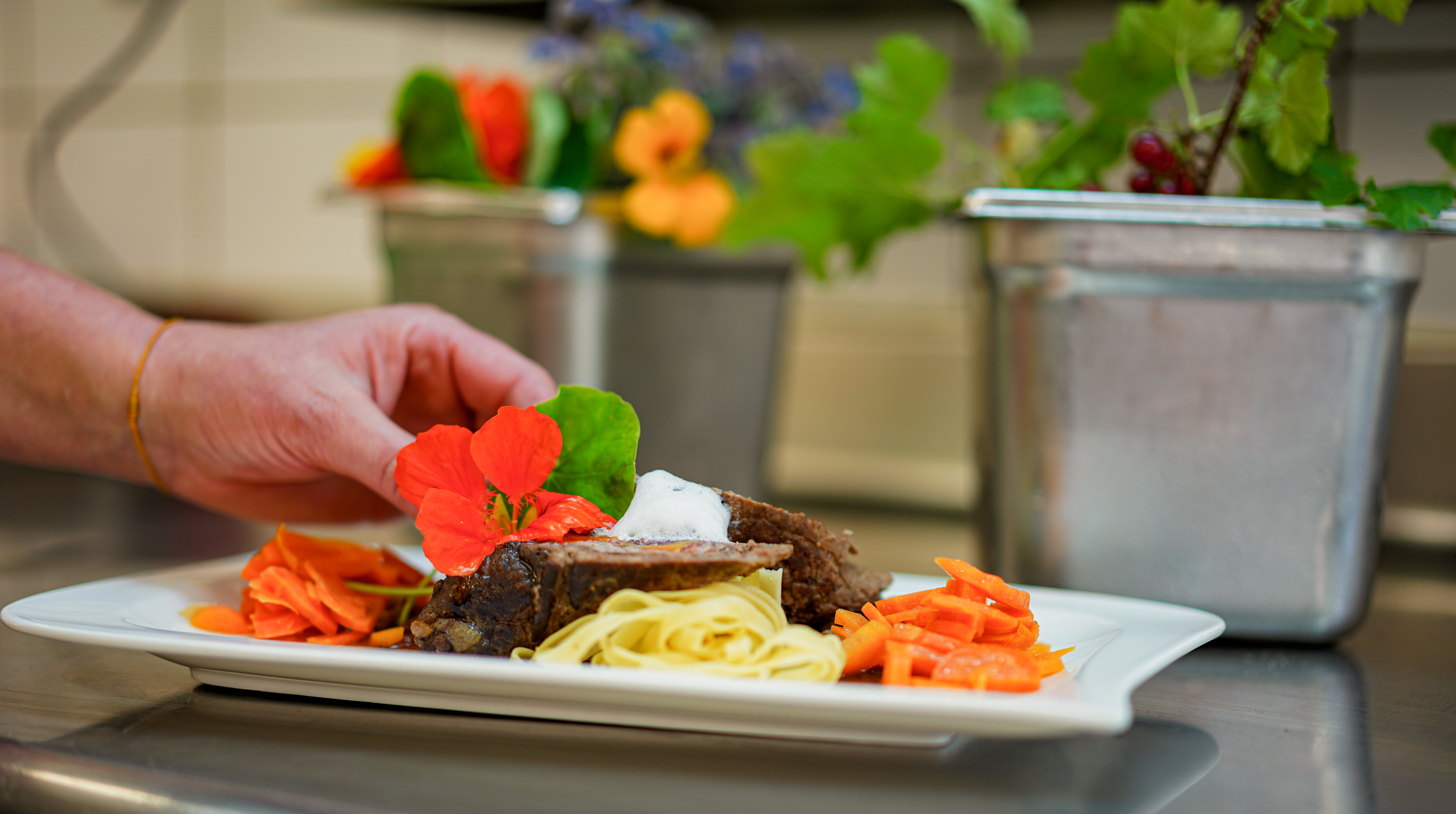 Kinderhotel: Rinderbraten vom Holzleitner Almochs - Kinderhotel Lärchenhof