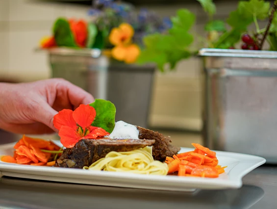 Kinderhotel: Rinderbraten vom Holzleitner Almochs - Kinderhotel Lärchenhof