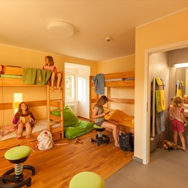 Kinderhotel: Ein Mädchenschlafzimmer im Schloss Leizen - Germany For Kids Kinderferienhotel Schloss Leizen