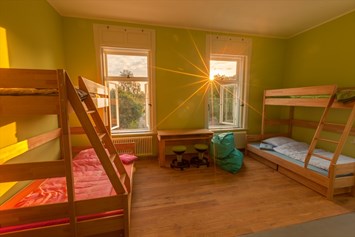 Kinderhotel: Ein typisches Kinderschlafzimmer - Germany For Kids Kinderferienhotel Schloss Leizen