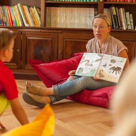 Kinderhotel: Interaktives Lernen in unserer Bibliothek - Germany For Kids Kinderferienhotel Schloss Leizen