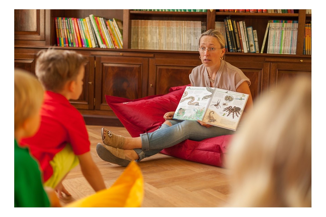Kinderhotel: Interaktives Lernen in unserer Bibliothek - Germany For Kids Kinderferienhotel Schloss Leizen