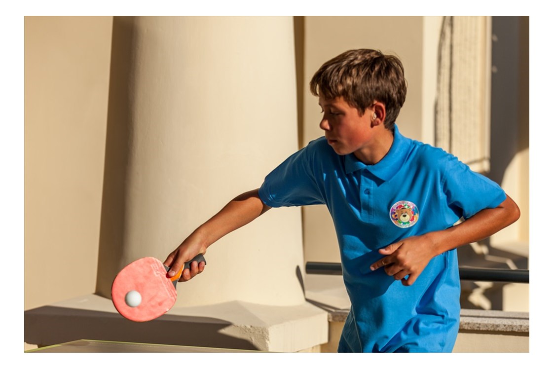 Kinderhotel: Tischtennis auf unserer Terrasse - Germany For Kids Kinderferienhotel Schloss Leizen
