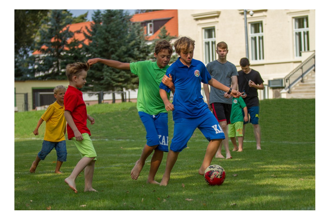 Kinderhotel: Unser Fußballplatz - Germany For Kids Kinderferienhotel Schloss Leizen