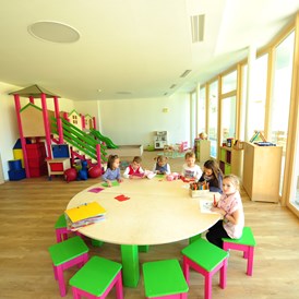 Kinderhotel: Indoor-Spielbereich - Alpenhotel Kindl