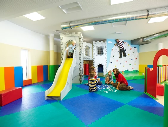 Kinderhotel: Spielzimmer - Das Hopfgarten Familotel Tirol