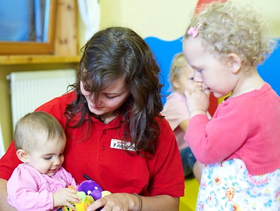 Kinderhotel: Kinderbetreuung - Das Hopfgarten Familotel Tirol