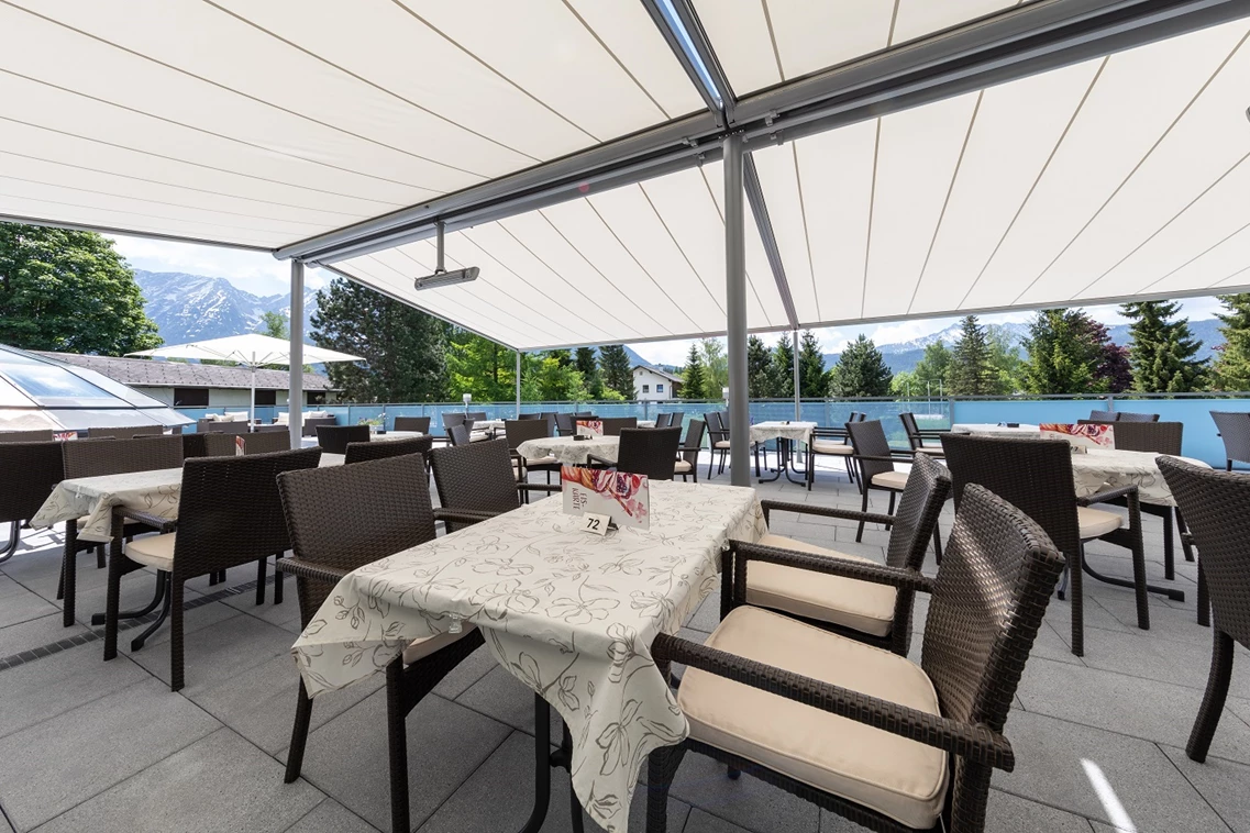 Kinderhotel: Terrasse - Hotel-Restaurant Grimmingblick