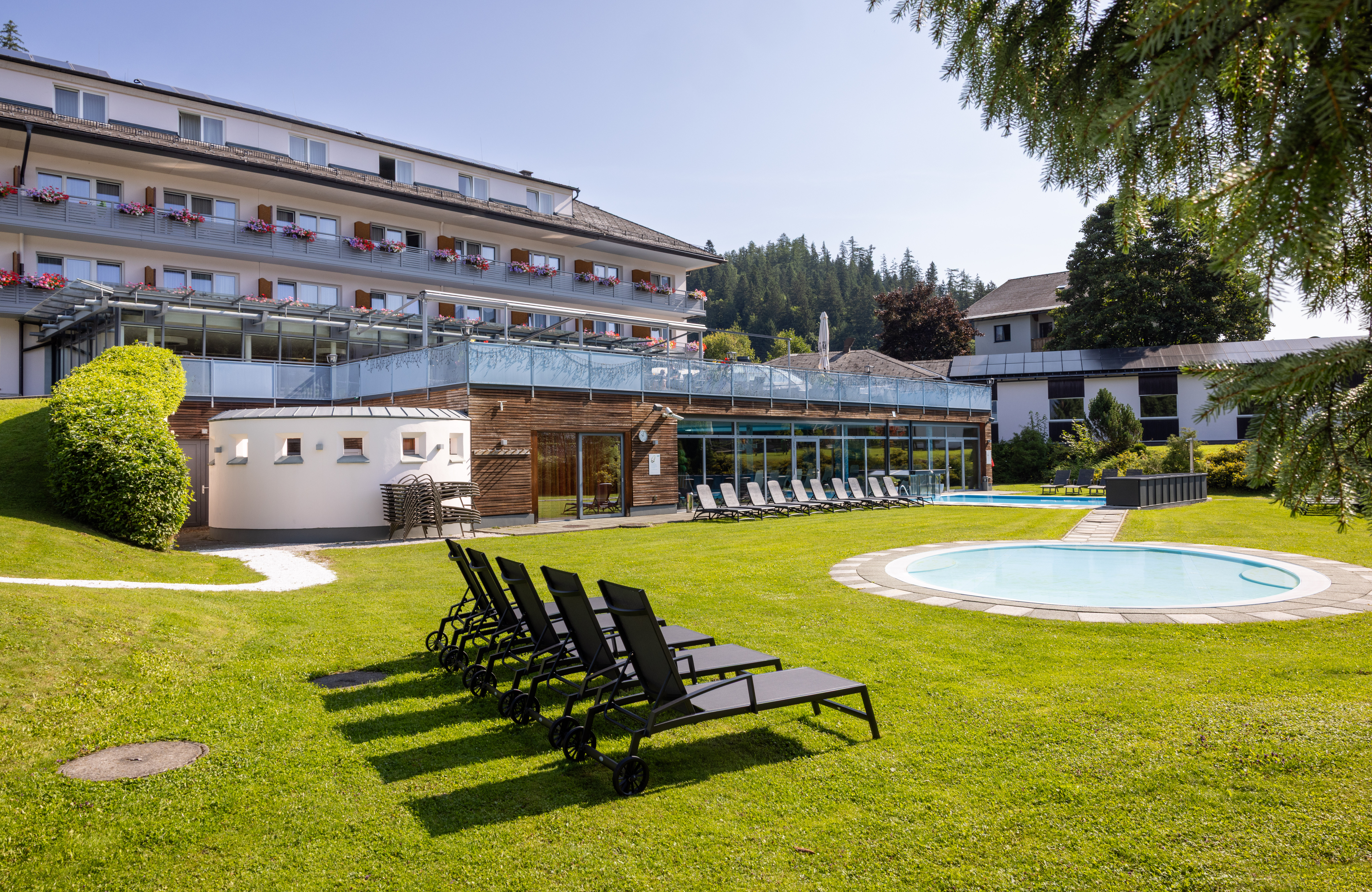 Familienhotel - Garten - Inzersdorf im Kremstal - Garten Hotel Grimmingblick - Hotel-Restaurant Grimmingblick