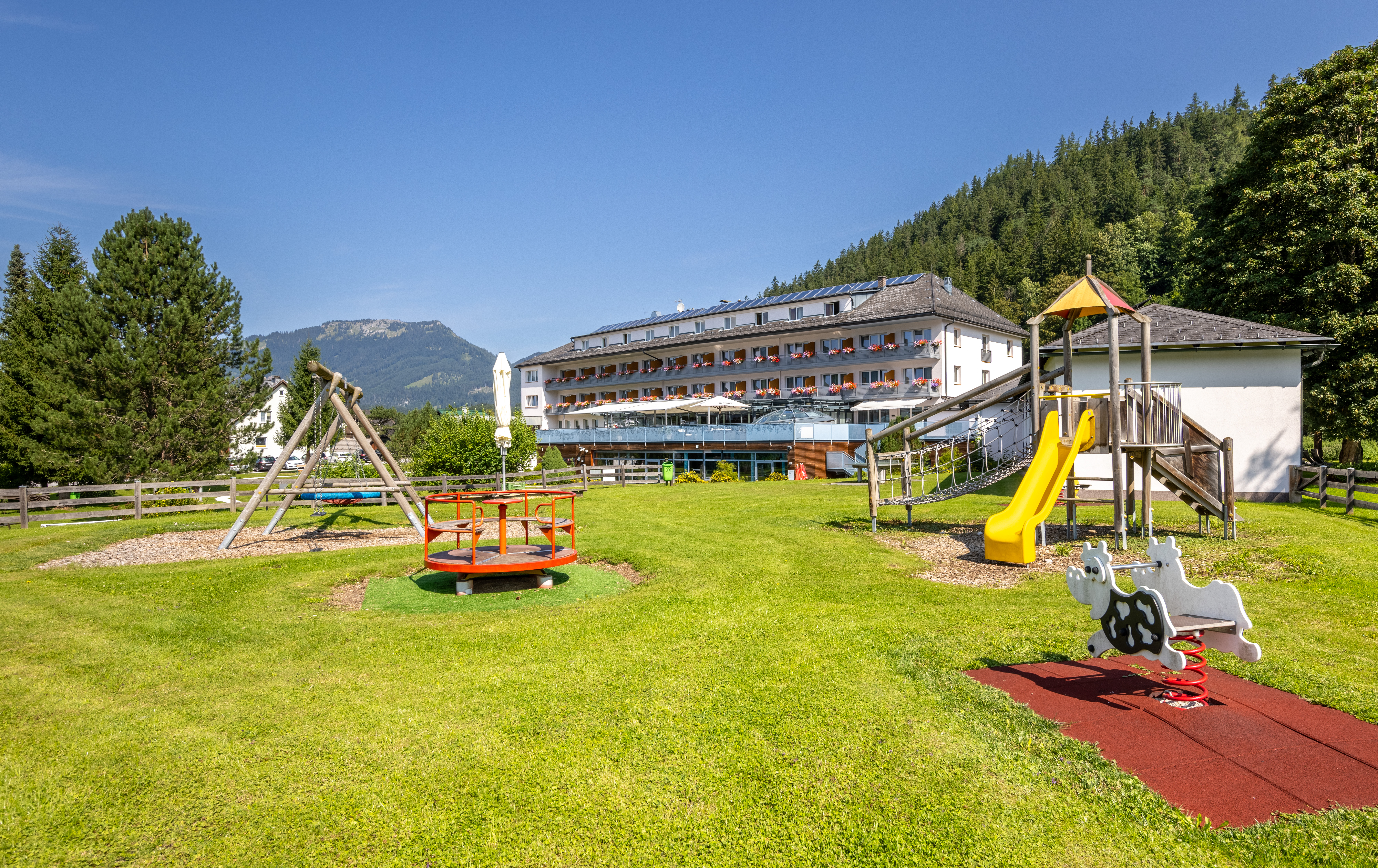 Kinderhotel: Spielplatz Hotel Grimmingblick - Hotel-Restaurant Grimmingblick