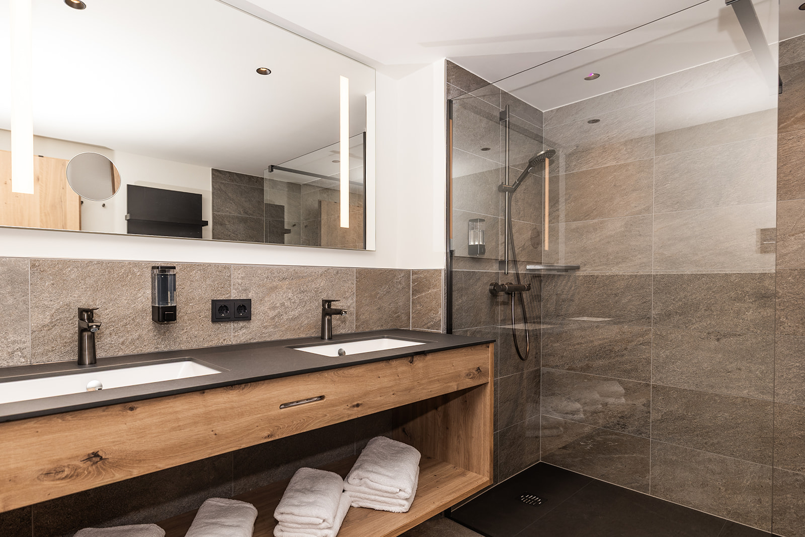 Familienhotel: FAMILIENHOTEL OBERKARTEIS - Wohnen | Schlafen
