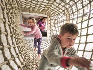 Kinderhotel: Räuberhöhle - Räuber Hotzenolptz - Familotel amiamo