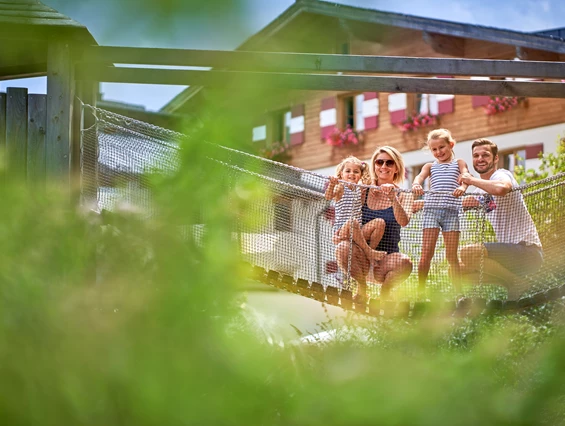 Kinderhotel: Kletterturm mit Rutsche - Familotel amiamo