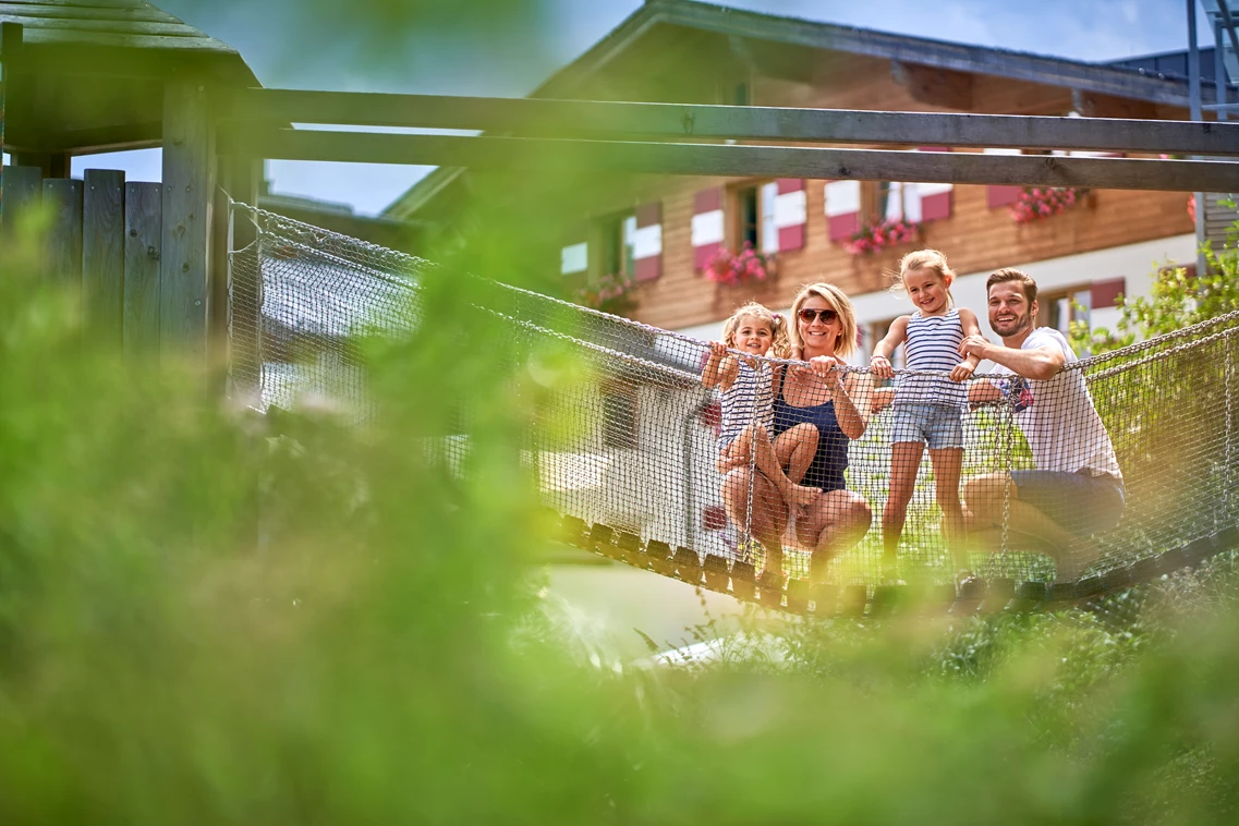 Kinderhotel: Kletterturm mit Rutsche - Familotel amiamo