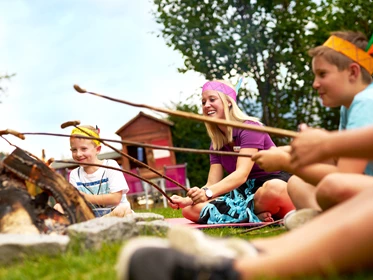 Kinderhotel: Indianeressen am Lagerfeuer - Familotel amiamo