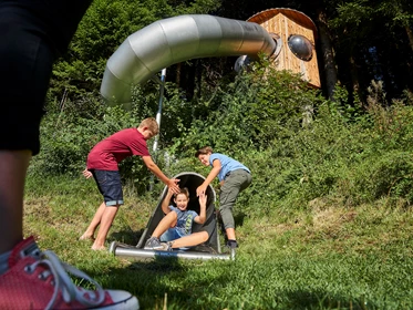 Kinderhotel: Raketenrutsche am Spielplatz - Familotel amiamo