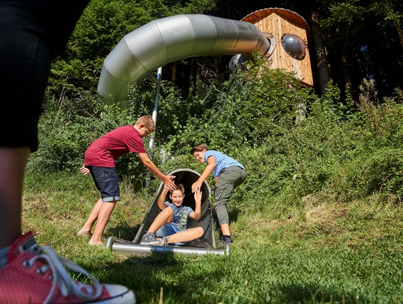 Kinderhotel: Raketenrutsche am Spielplatz - Familotel amiamo