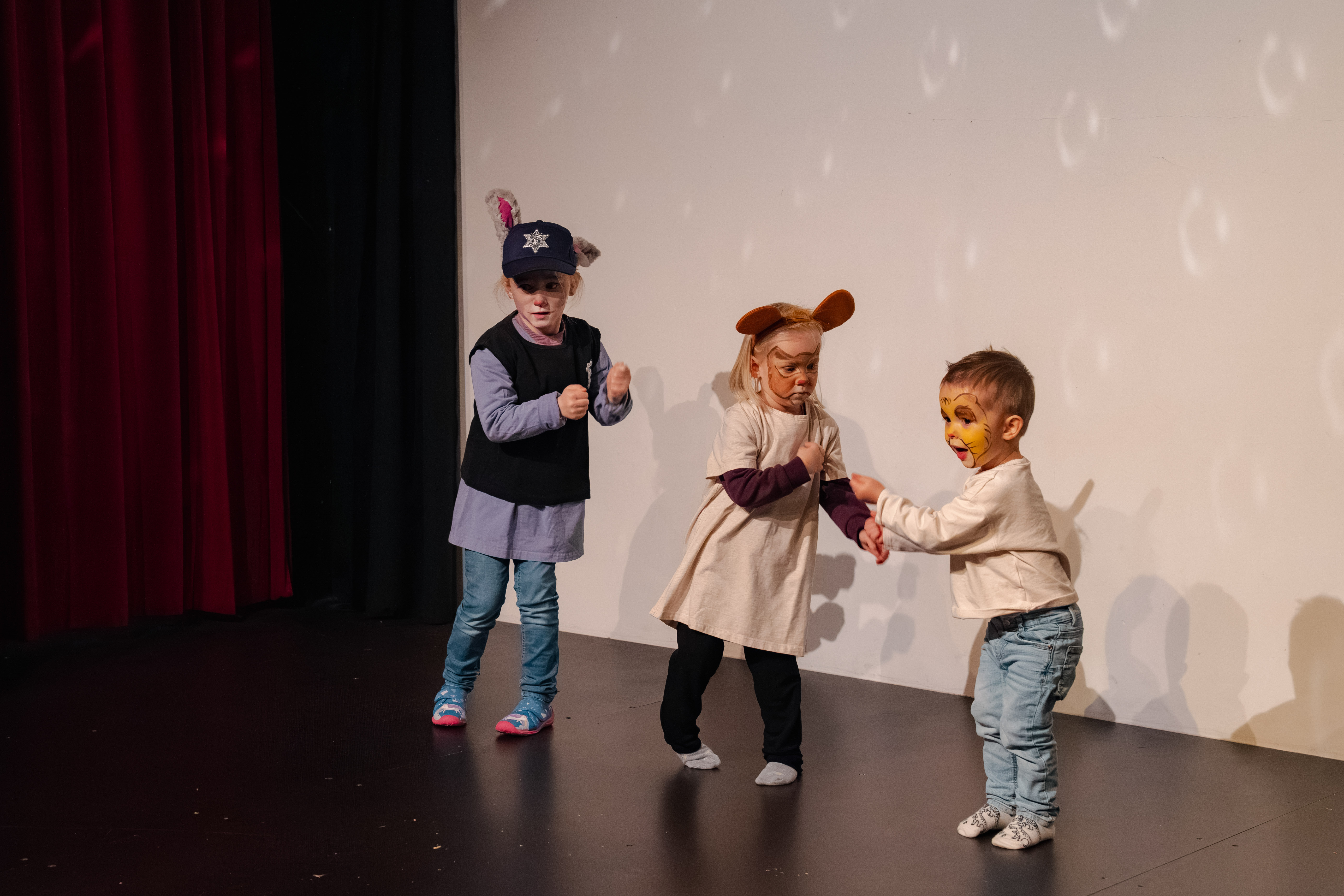 Kinderhotel: Kindershow im Theater der Kinderbetreuung - Familotel amiamo - Spielen | Entdecken