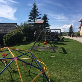 Kinderhotel: Kinderspielplatz im Außenbereich - Familien Resort Petschnighof