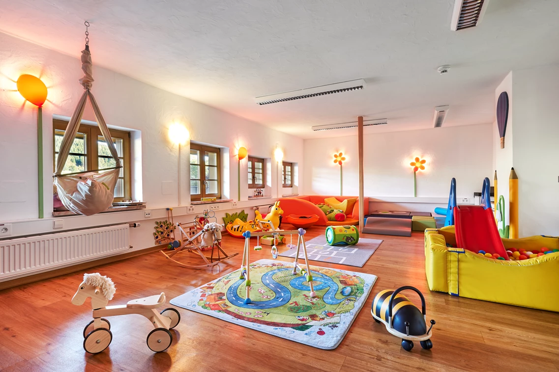 Kinderhotel: Babyzimmer - Familotel Engel