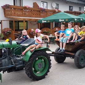 Kinderhotel: Traktor - Hotel Pension Pürcherhof