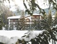 Kinderhotel: Aussenansicht Winter - Hotel Waldhuus Davos