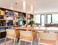 Kinderhotel: Spieltisch & Bücherbörse - Hotel Strandkind Familotel Ostsee