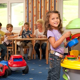 Kinderhotel: Auf gehts ins Kinderspielzimmer - DIE GAMS Hotel Resort Bad Hindelang