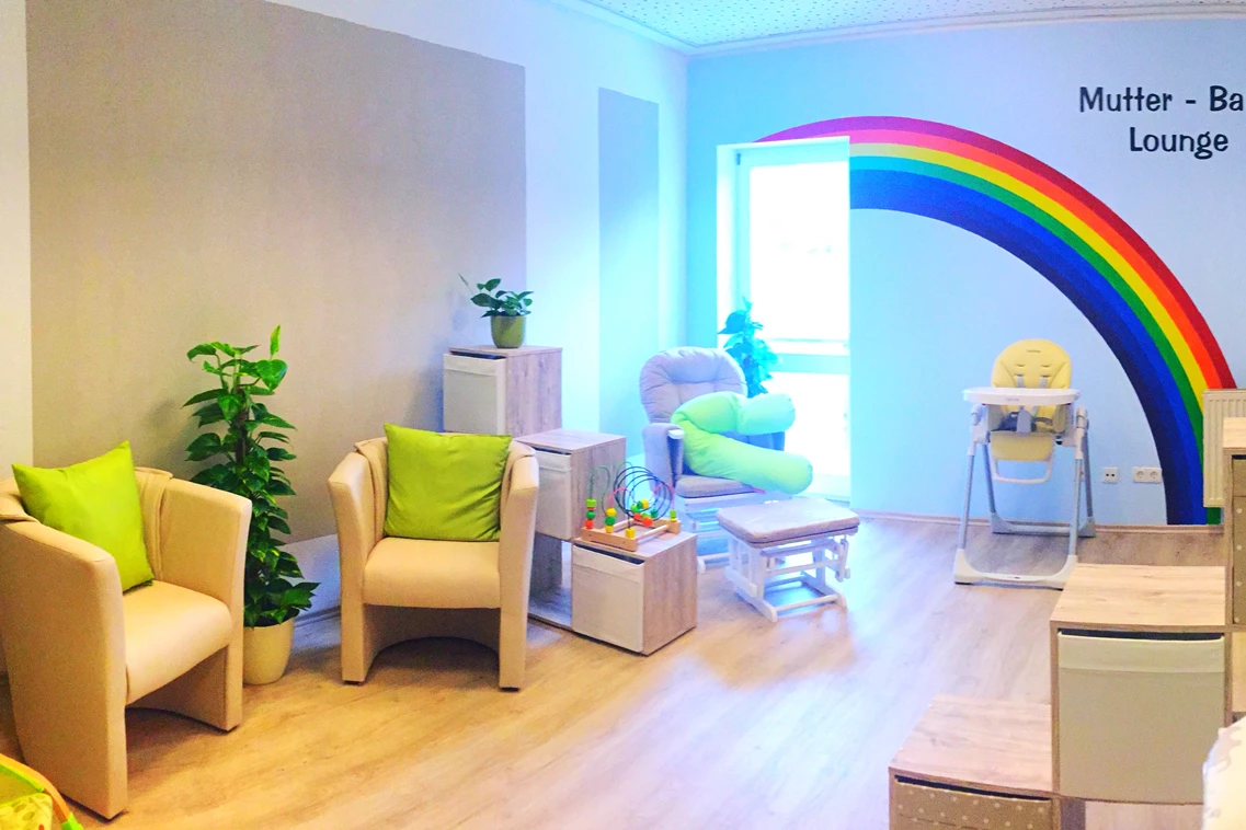 Kinderhotel: Mutter- Baby- Lounge - sonnenhotel BAYERISCHER HOF