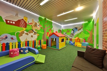 Kinderhotel: Spielzimmer - sonnenhotel BAYERISCHER HOF