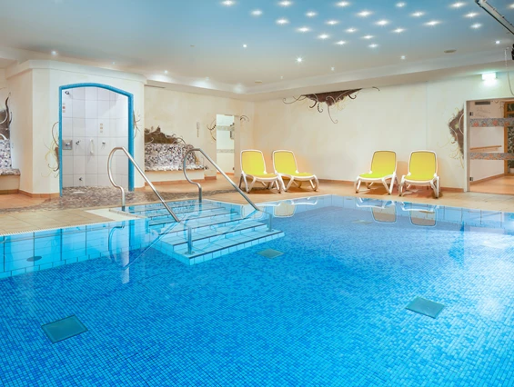 Kinderhotel: Schwimmbad im Wellnessbereich - Viktoria Hotels, Fewos, Chalets & SPA
