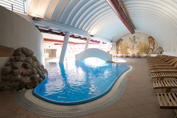 Kinderhotel: Schwimmbad - Family Hotel Schloss Rosenegg