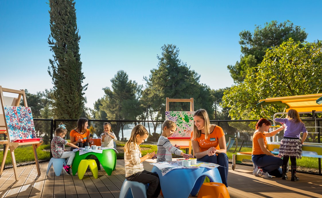 Kinderhotel: Außenspielbereich für Kinder - Family Hotel Amarin