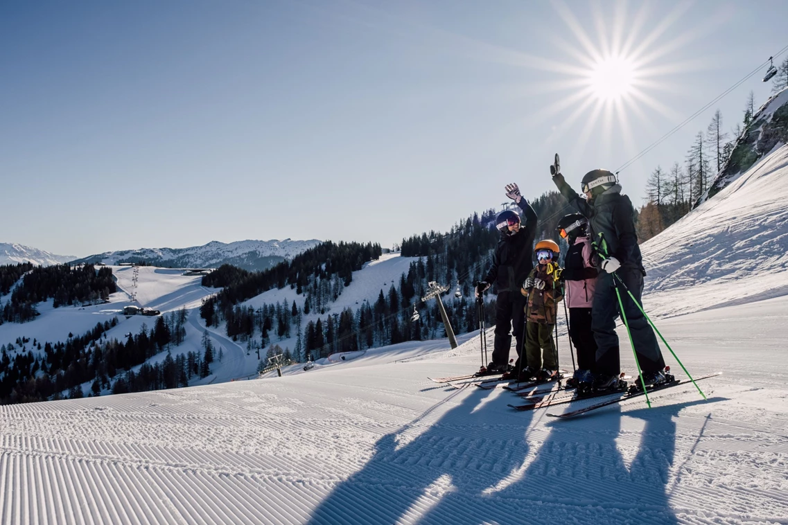 Kinderhotel: Ihr Familienhotel direkt an der Skipiste - Alpina Alpendorf