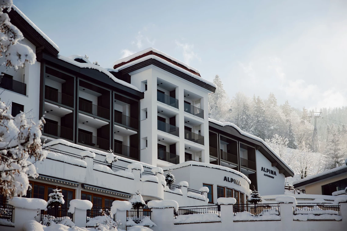 Kinderhotel: Ski in & Ski out / im Winter direkt an der Skipiste  - Alpina Alpendorf