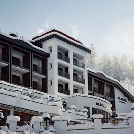 Kinderhotel: Ski in & Ski out / im Winter direkt an der Skipiste  - Alpina Alpendorf