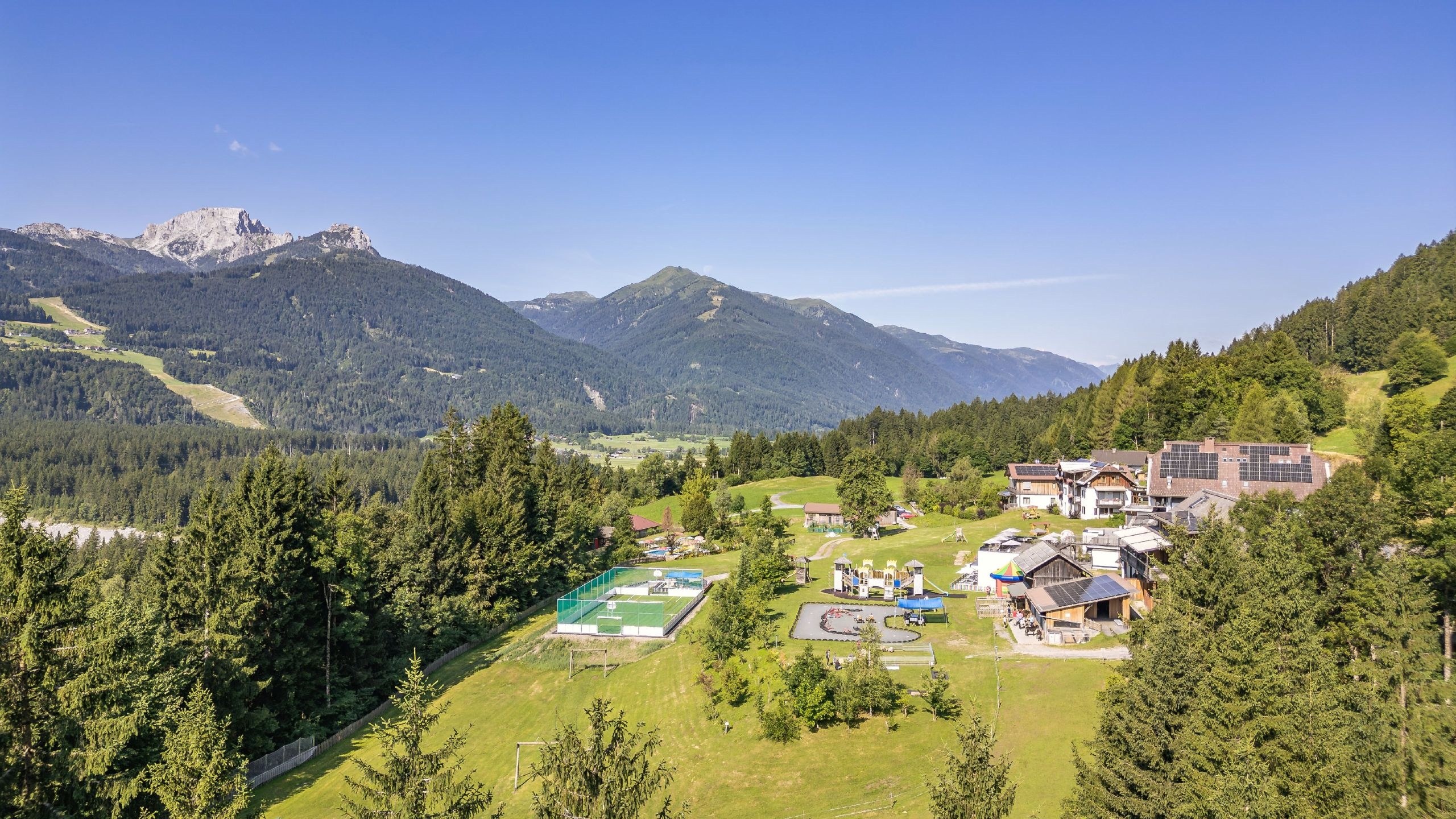 Familienhotel - Wasserrutsche - Gmünd (Gmünd in Kärnten) - Hotelansicht Sommer - Familienhotel Ramsi