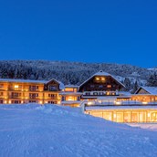 Familienhotel: Hotelansicht Winter - Familienresort & Kinderhotel Ramsi