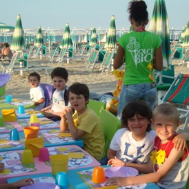 Kinderhotel: Kinderbetreuung auch am Strand - Hotel Sarti